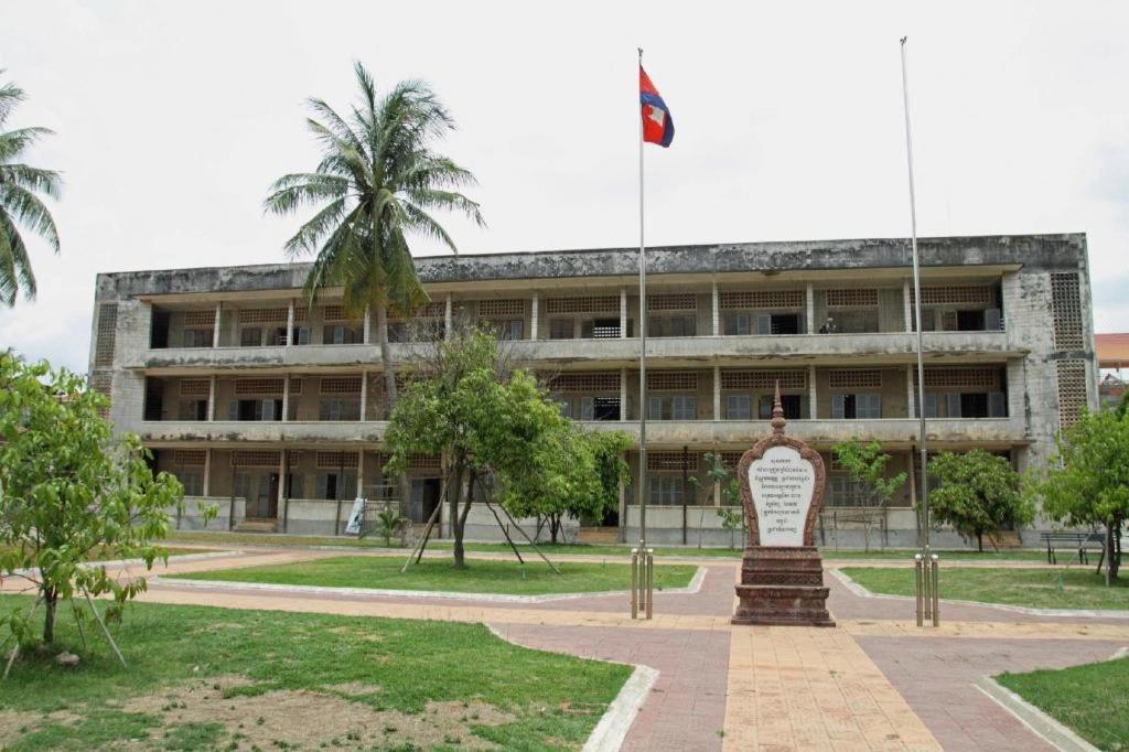 Midland Hotel Phnom-Penh Buitenkant foto