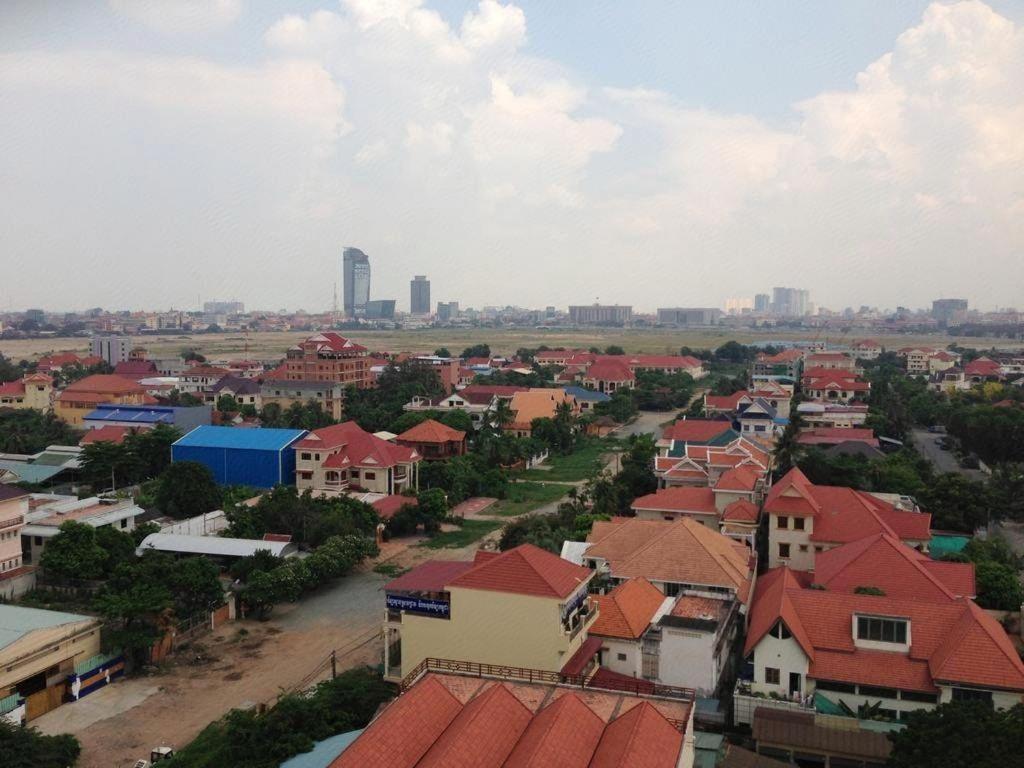 Midland Hotel Phnom-Penh Buitenkant foto